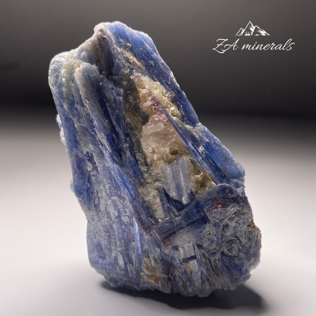 Kyanite & Quartz HR22