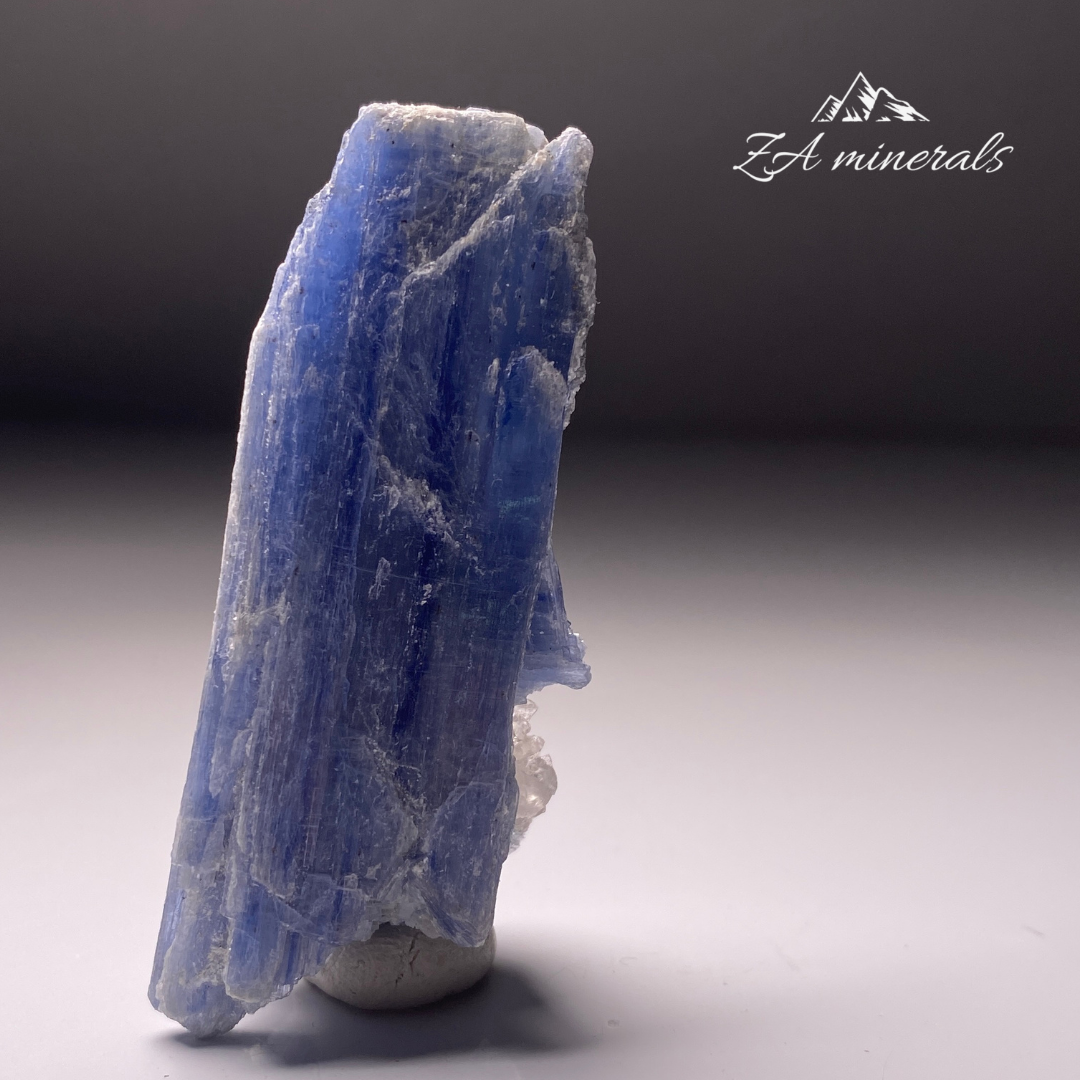 Kyanite on Quartz HR03