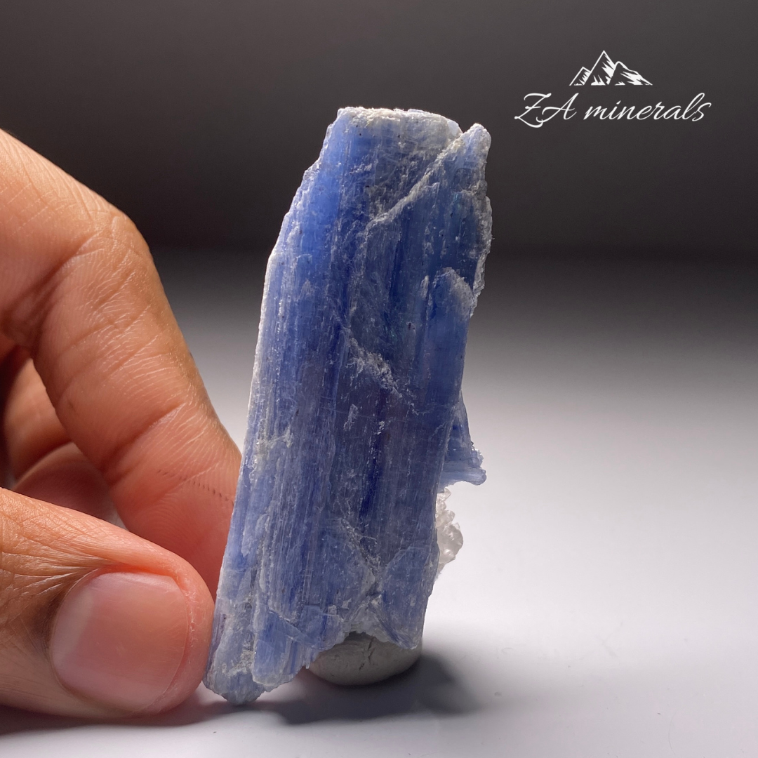 Kyanite on Quartz HR03