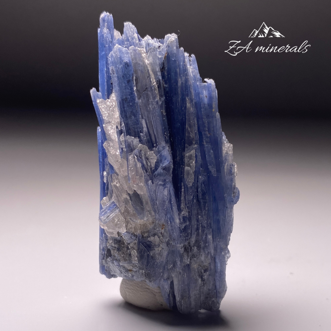 Kyanite & Quartz HR05