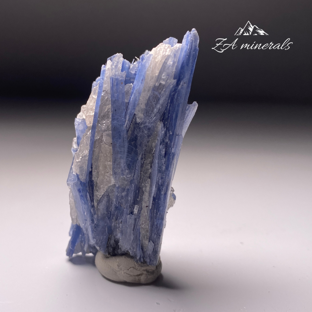 Kyanite & Quartz HR05