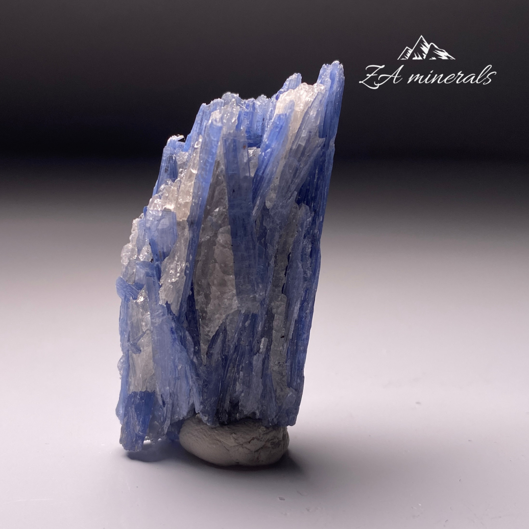 Kyanite & Quartz HR05