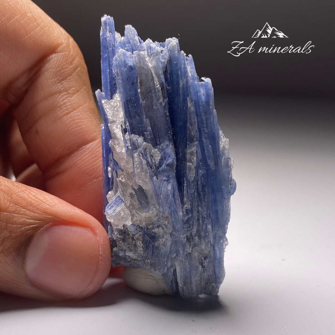 Kyanite & Quartz HR05