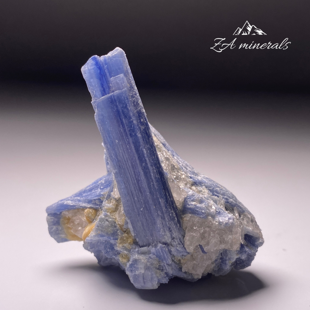 Kyanite & Quartz HR06