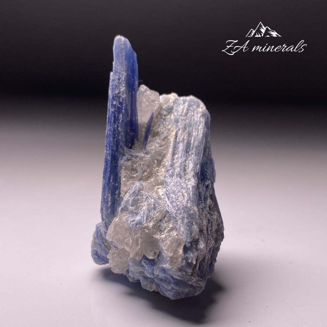 Kyanite & Quartz HR06