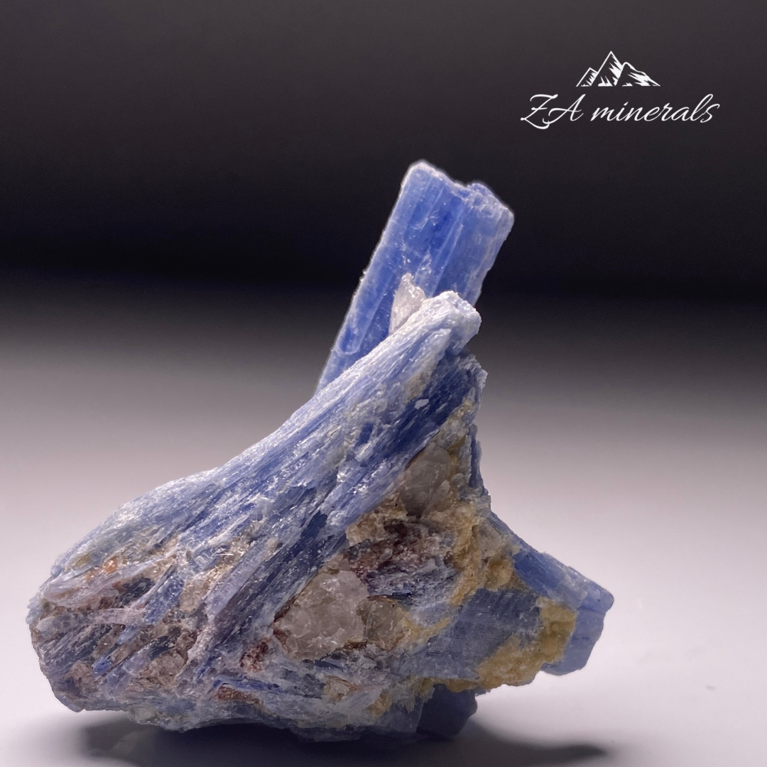 Kyanite & Quartz HR06