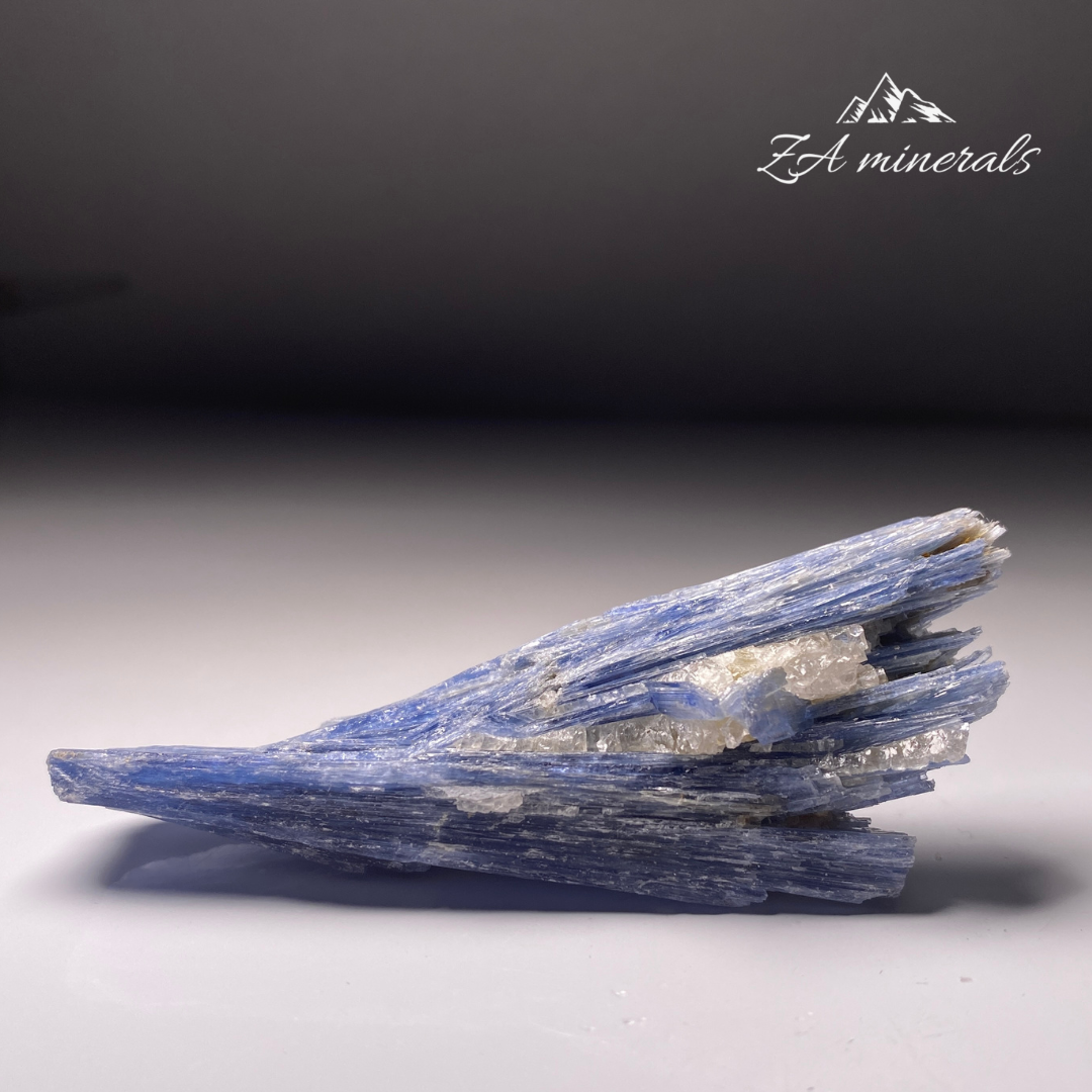 Kyanite & Quartz HR09