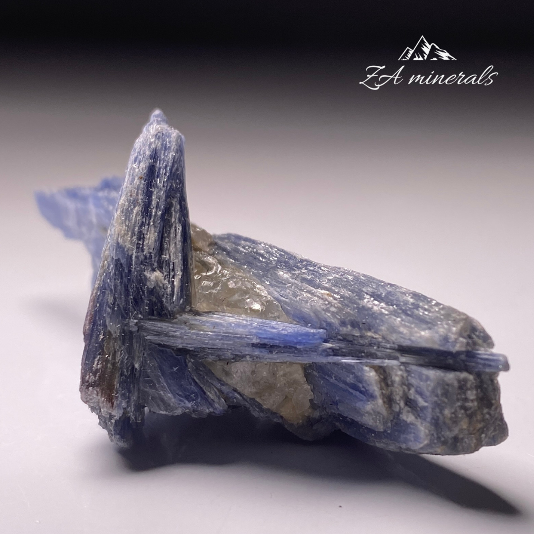 Kyanite & Quartz HR17