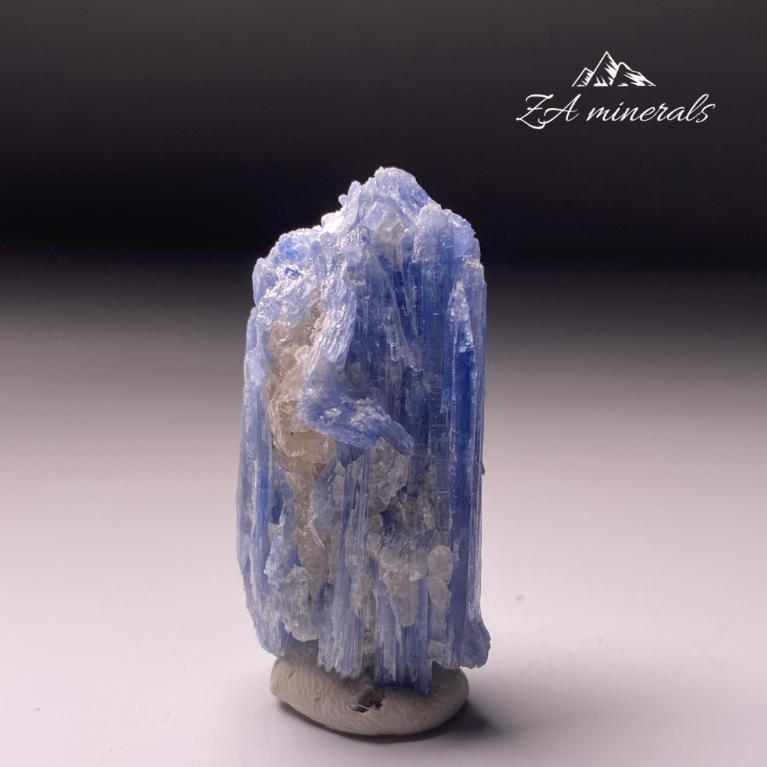 Kyanite & Quartz HR21