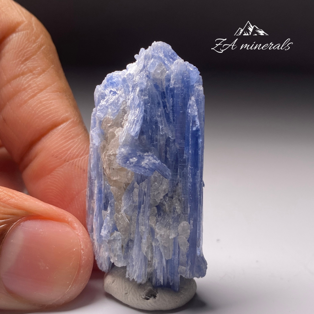 Kyanite & Quartz HR21