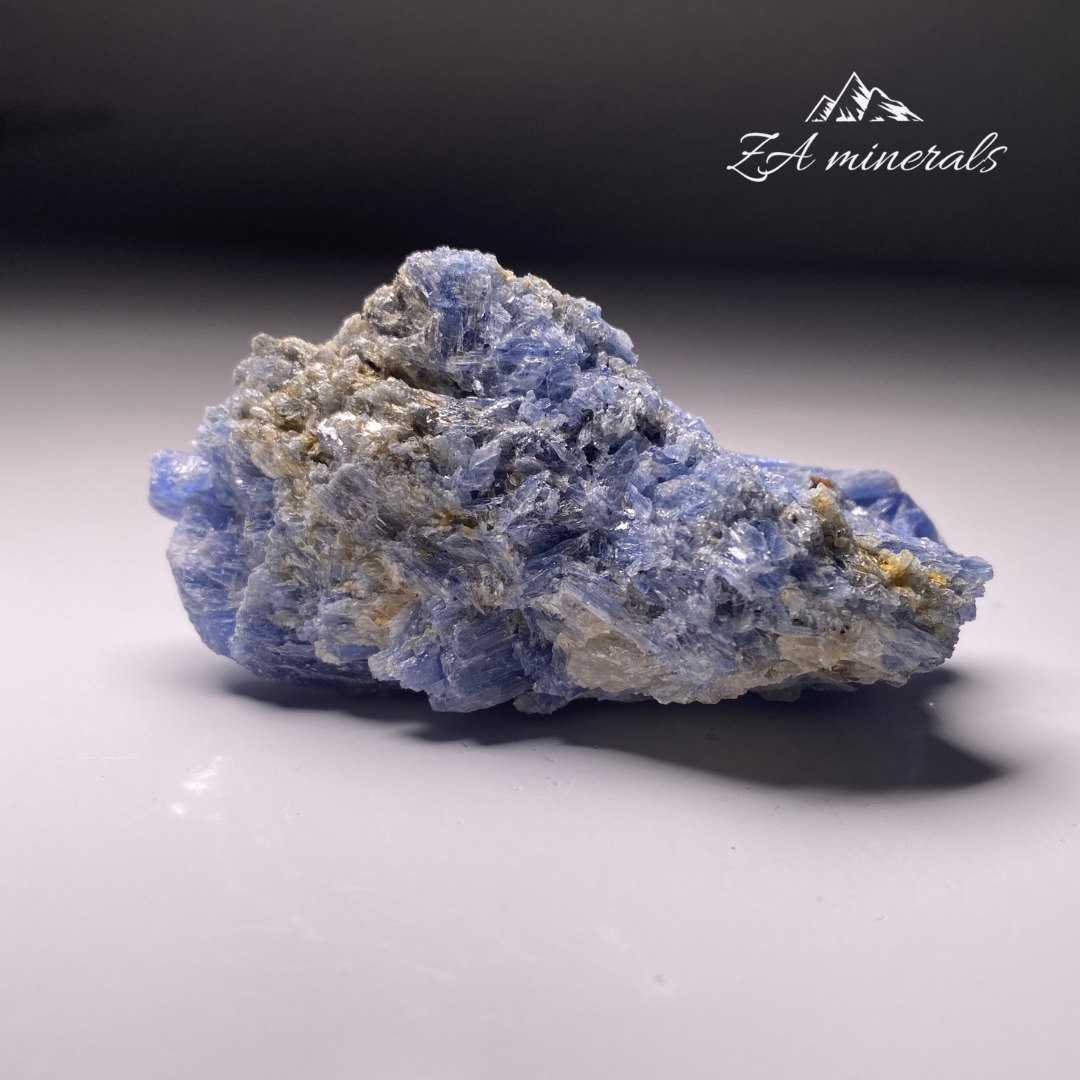 Kyanite, Quartz & Garnet HR15