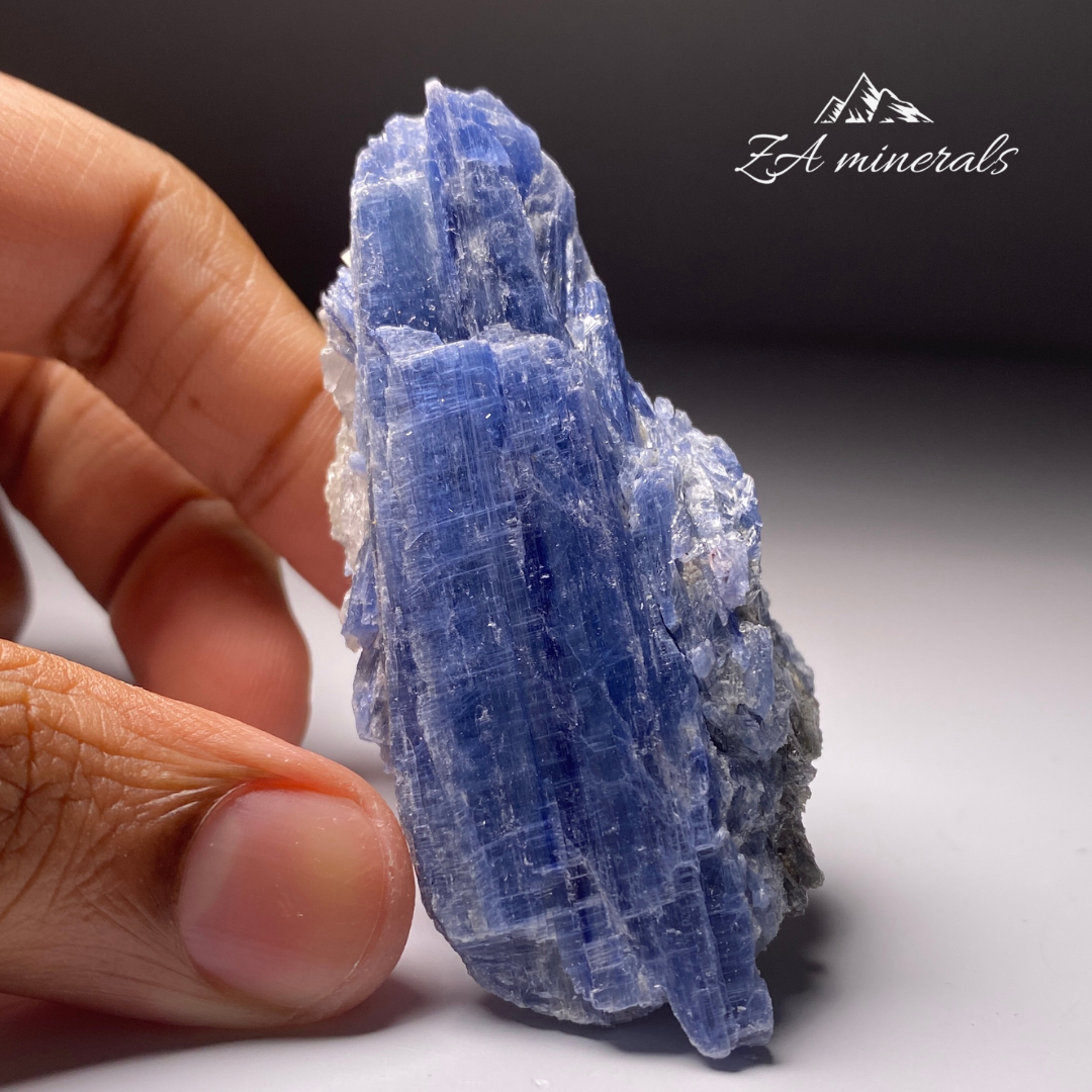 Kyanite, Quartz & Garnet HR15